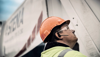 Pracownik Stena Recycling w zakładzie klienta