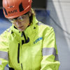 En medarbejder fra Stena Recycling smiler